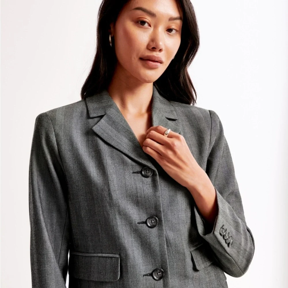 NWT Abercrombie Gray Cropped Blazer - Picture 2 of 6